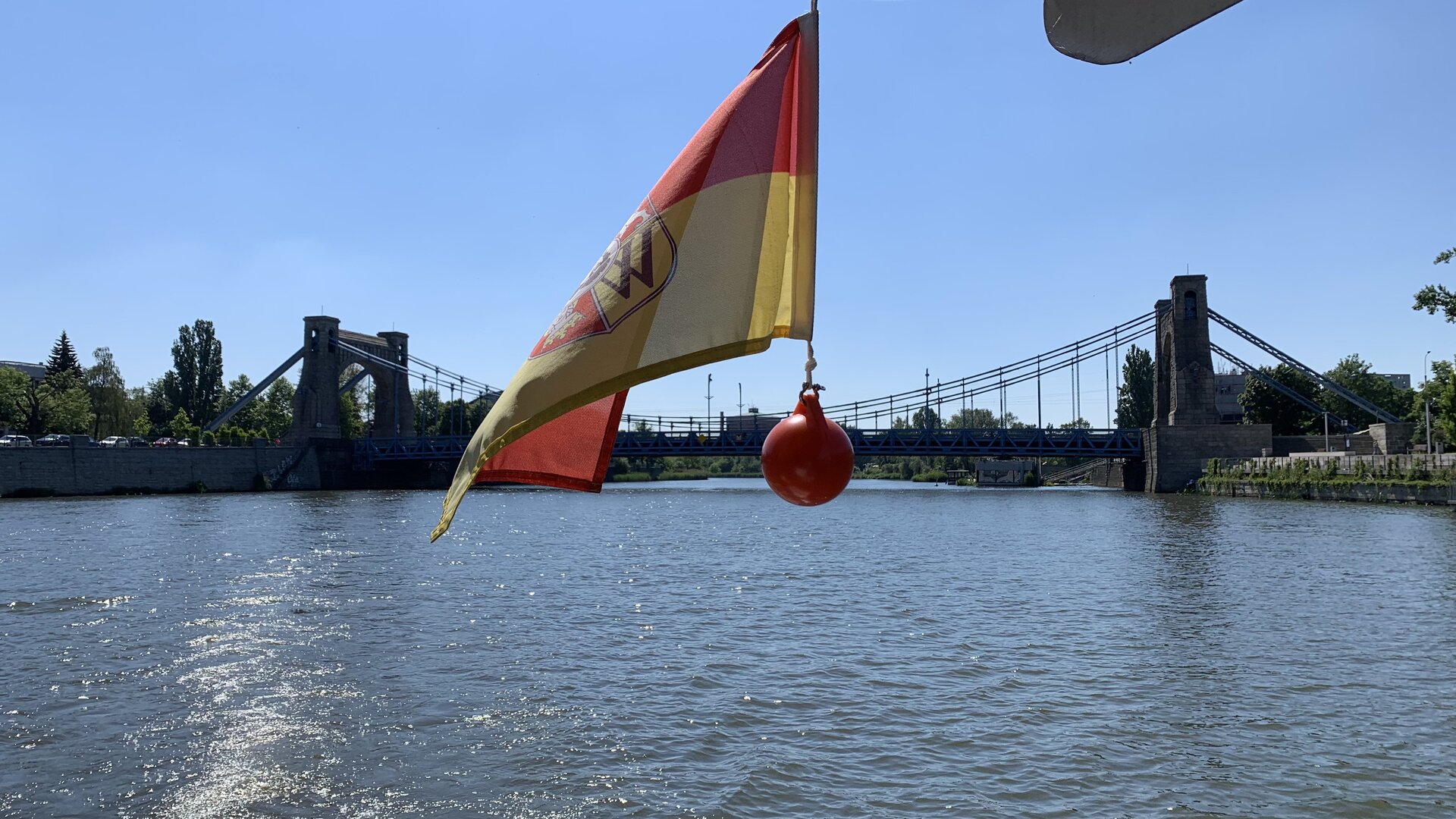 most grunwaldzki we wrocławiu widok z łodzi Funboat
